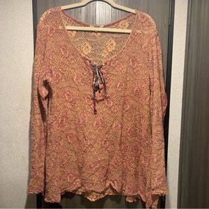 Gimmicks by BKE Floral distressed lace long sleeve tunic size XL
